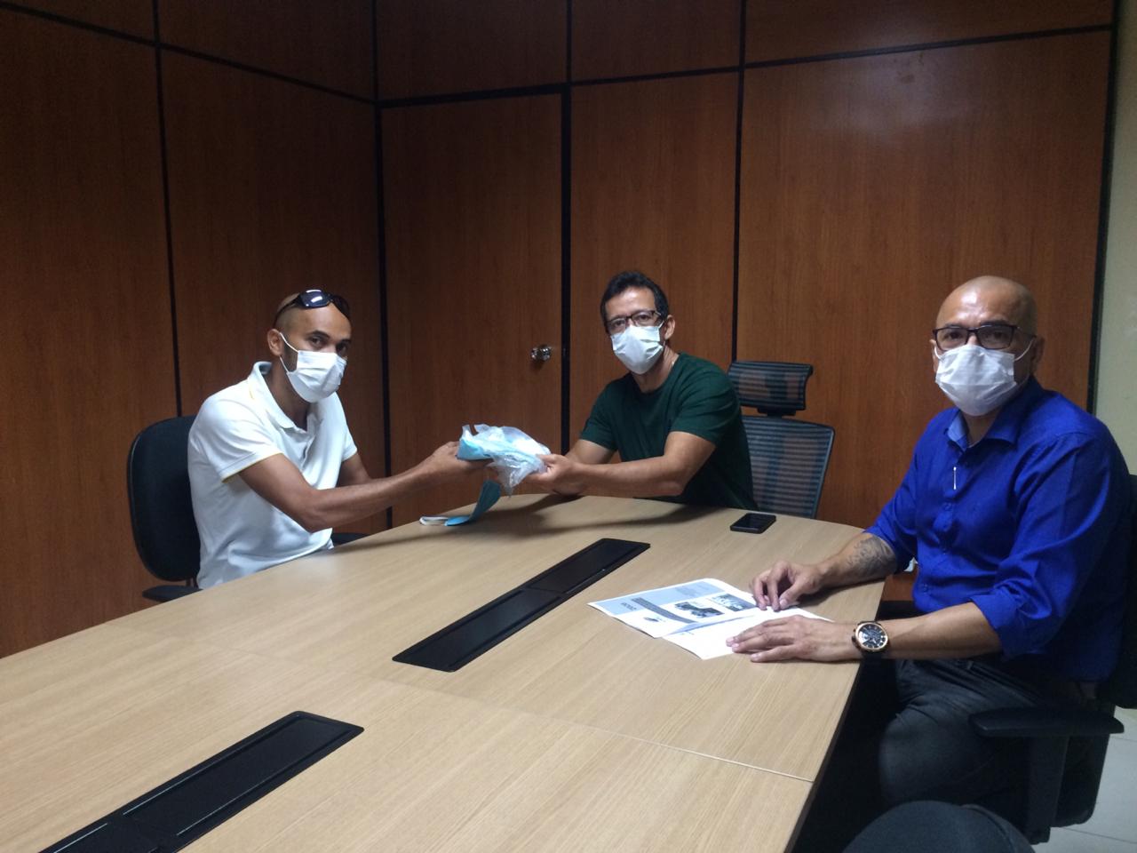 Sejuc realiza entrega simbólica de 2 mil máscaras confeccionadas no Prefem