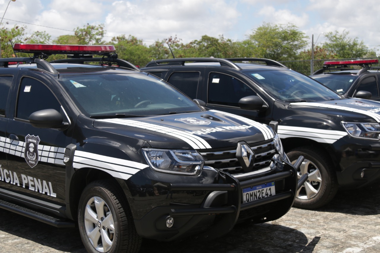 Policiais penais cumprem mandado de prisão preventiva por homicídio qualificado