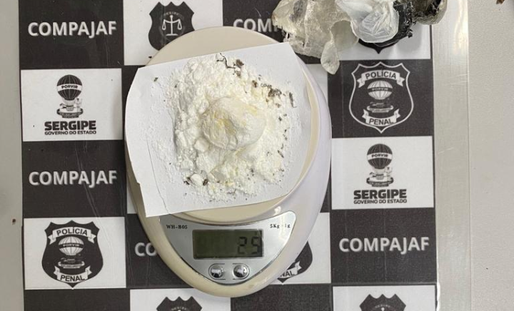 Polícia Penal efetua prisão de visitante tentando entrar com drogas no Compajaf