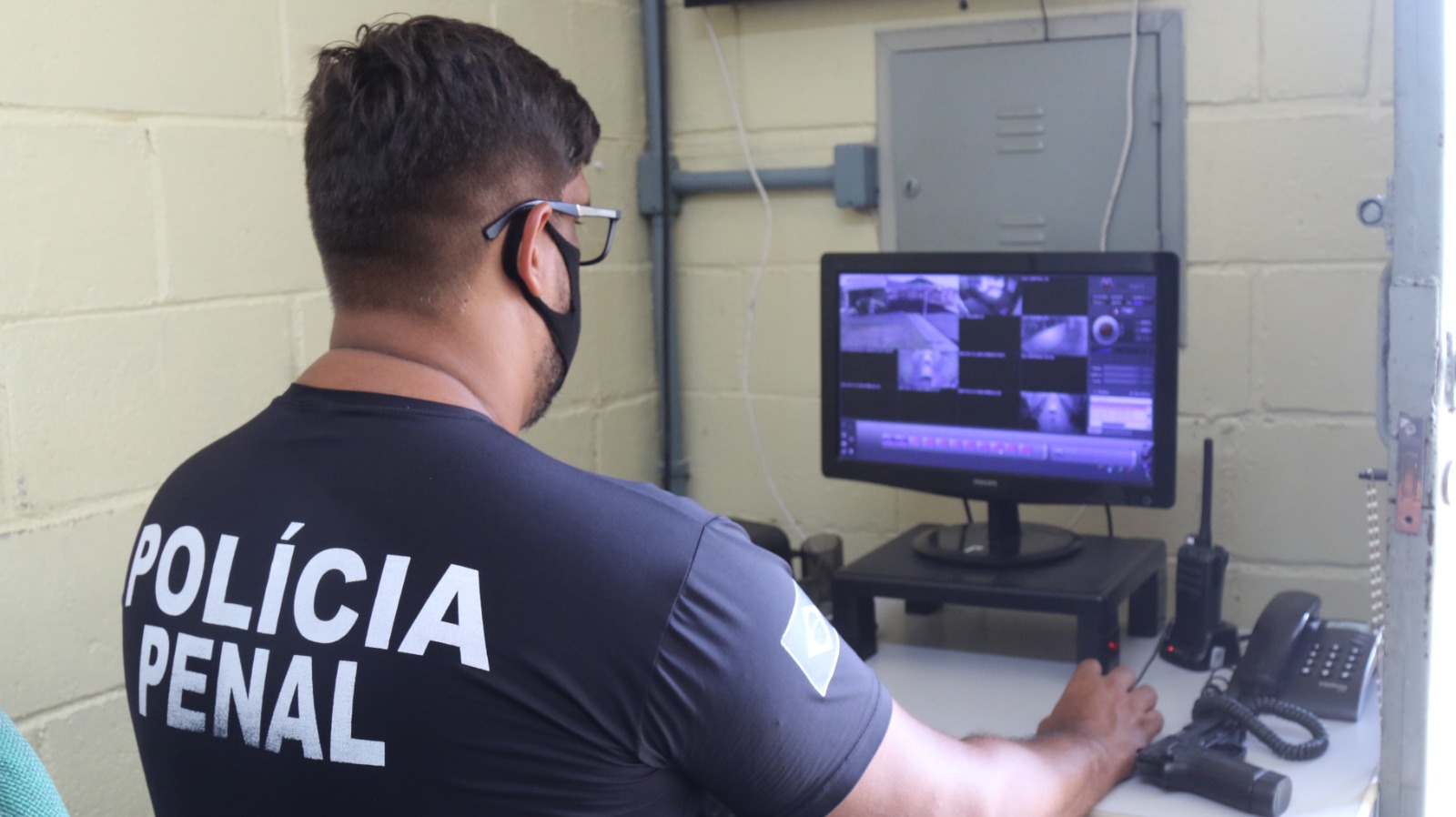 Mulher é flagrada tentando entrar com drogas no presídio de Areia Branca