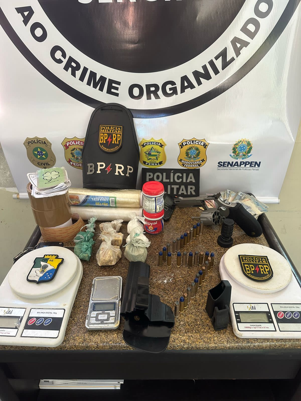 Ficco/SE realiza a prisão de traficante e apreensão de drogas e arma em Nossa Senhora do Socorro