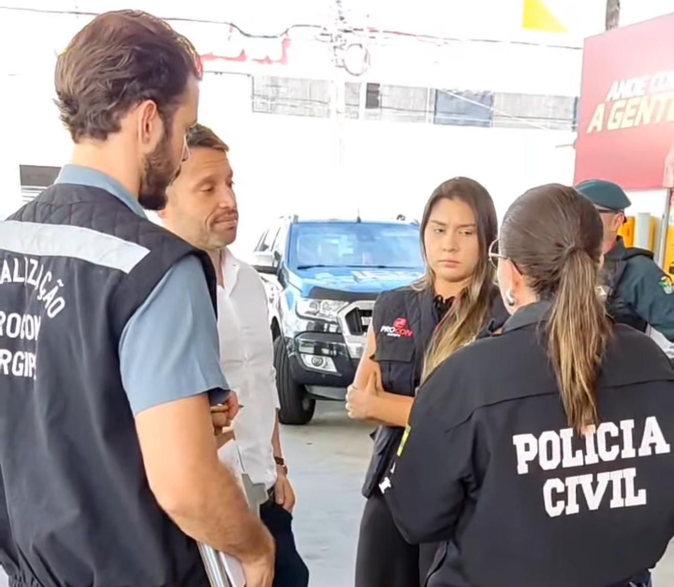Procon Sergipe participa de força-tarefa de fiscalização em postos de combustíveis na capital