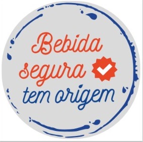 Procon/SE leva informações a consumidores com distribuição do adesivo de peito ‘Bebida segura tem origem’