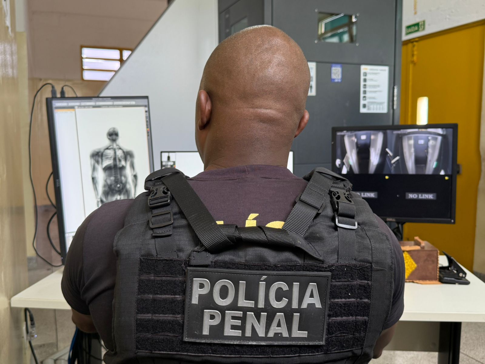 Mulher é hospitalizada após ser flagrada com drogas no estômago no Copemcan