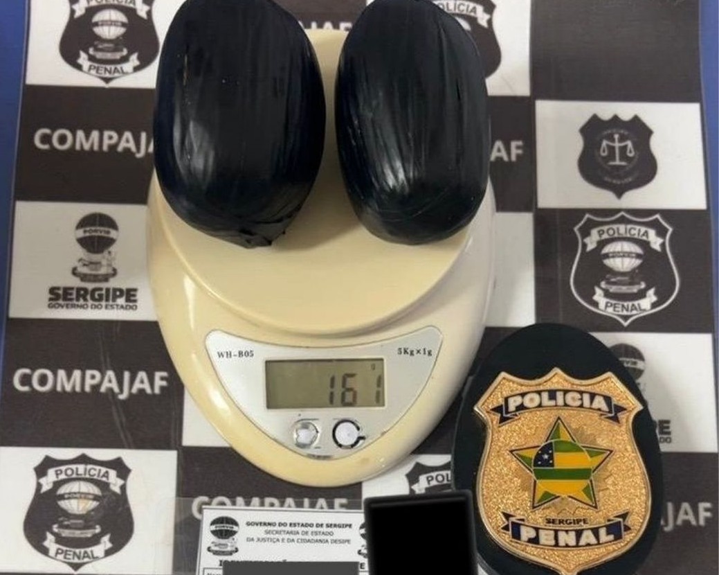 Mulher é presa ao tentar entrar com drogas em presídio no Santa Maria