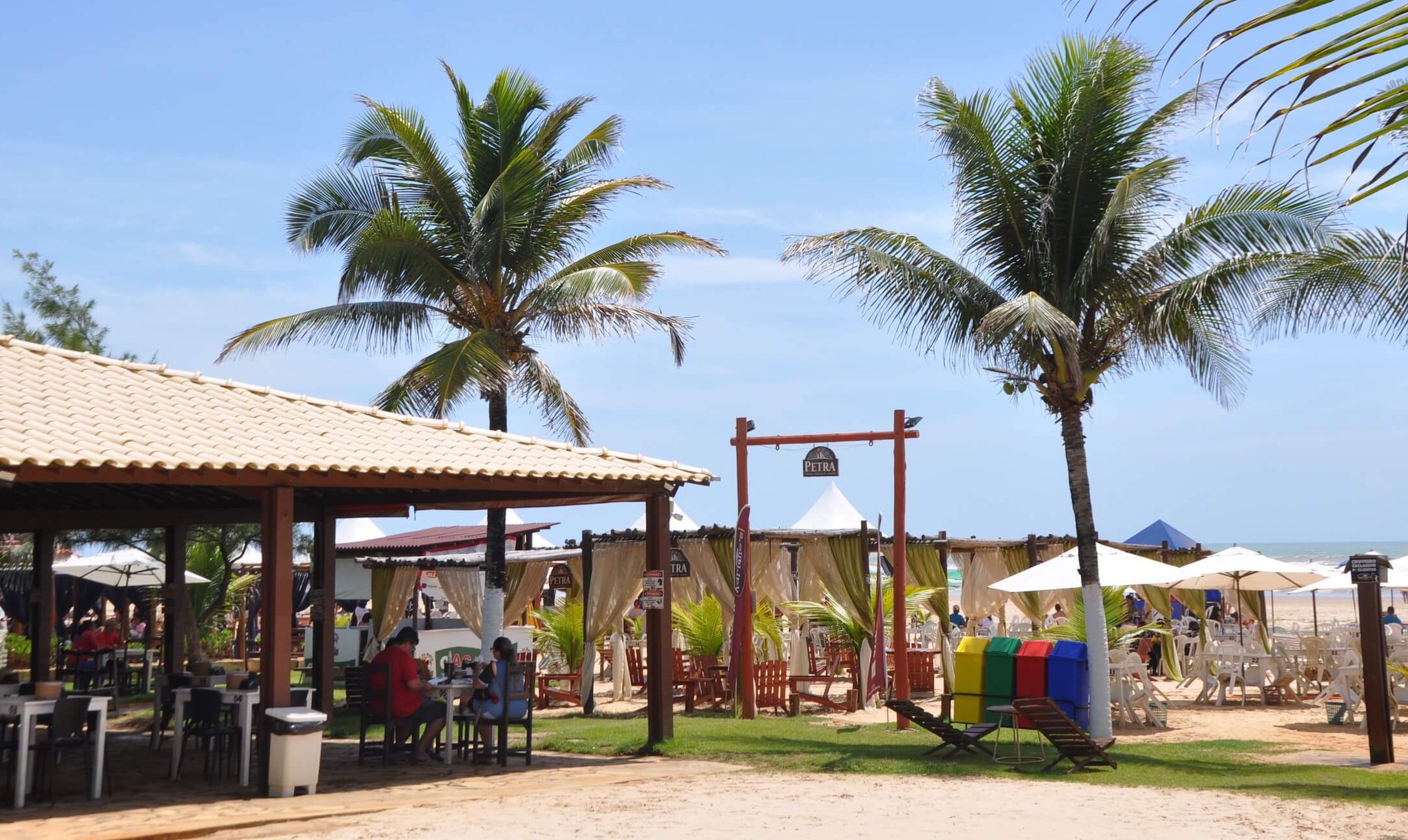 Procon Sergipe orienta consumidores sobre cobranças em bares e quiosques e reforça fiscalização no litoral durante o Verão