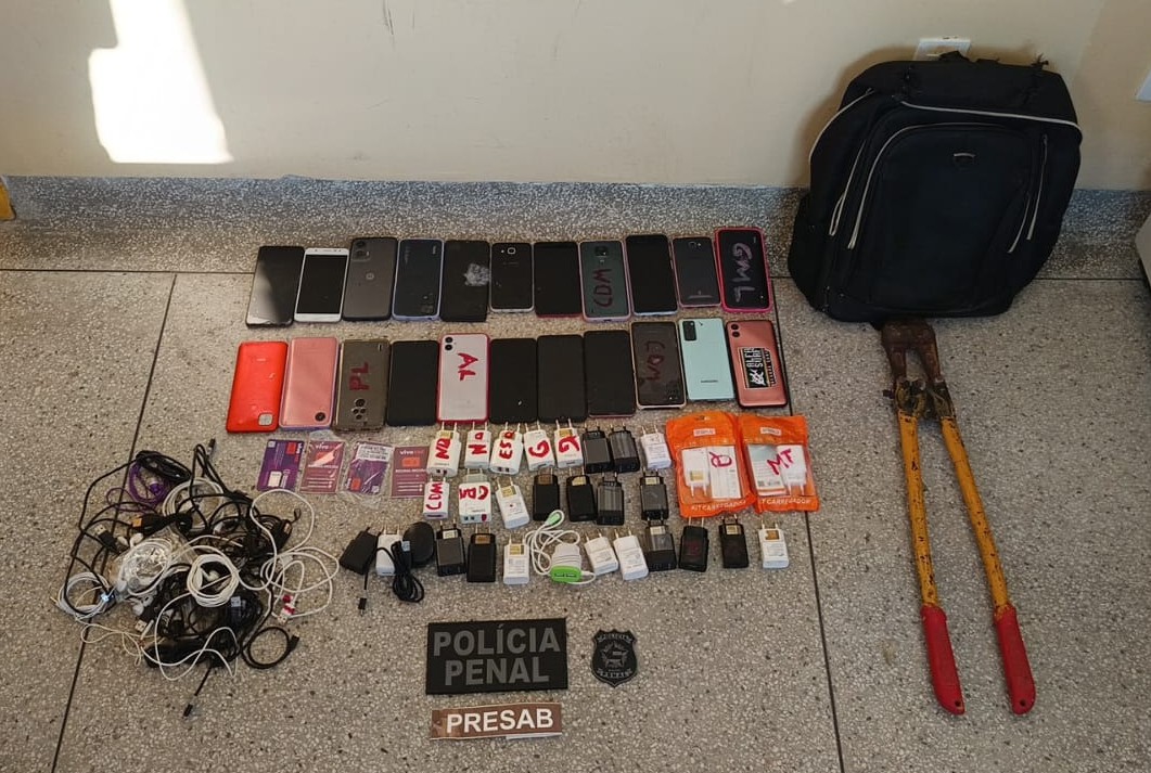 Polícia Penal apreende celulares e componentes eletrônicos arremessados no Presídio Semiaberto de Areia Branca